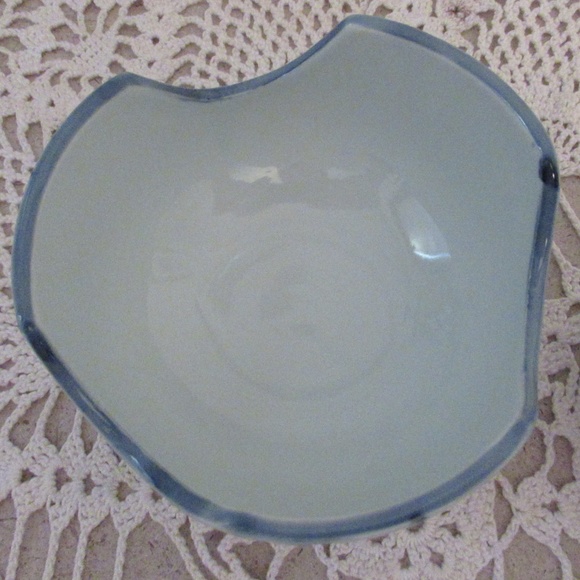 Japanese Blue & white cutout Rice Bowl - Picture 3 of 7